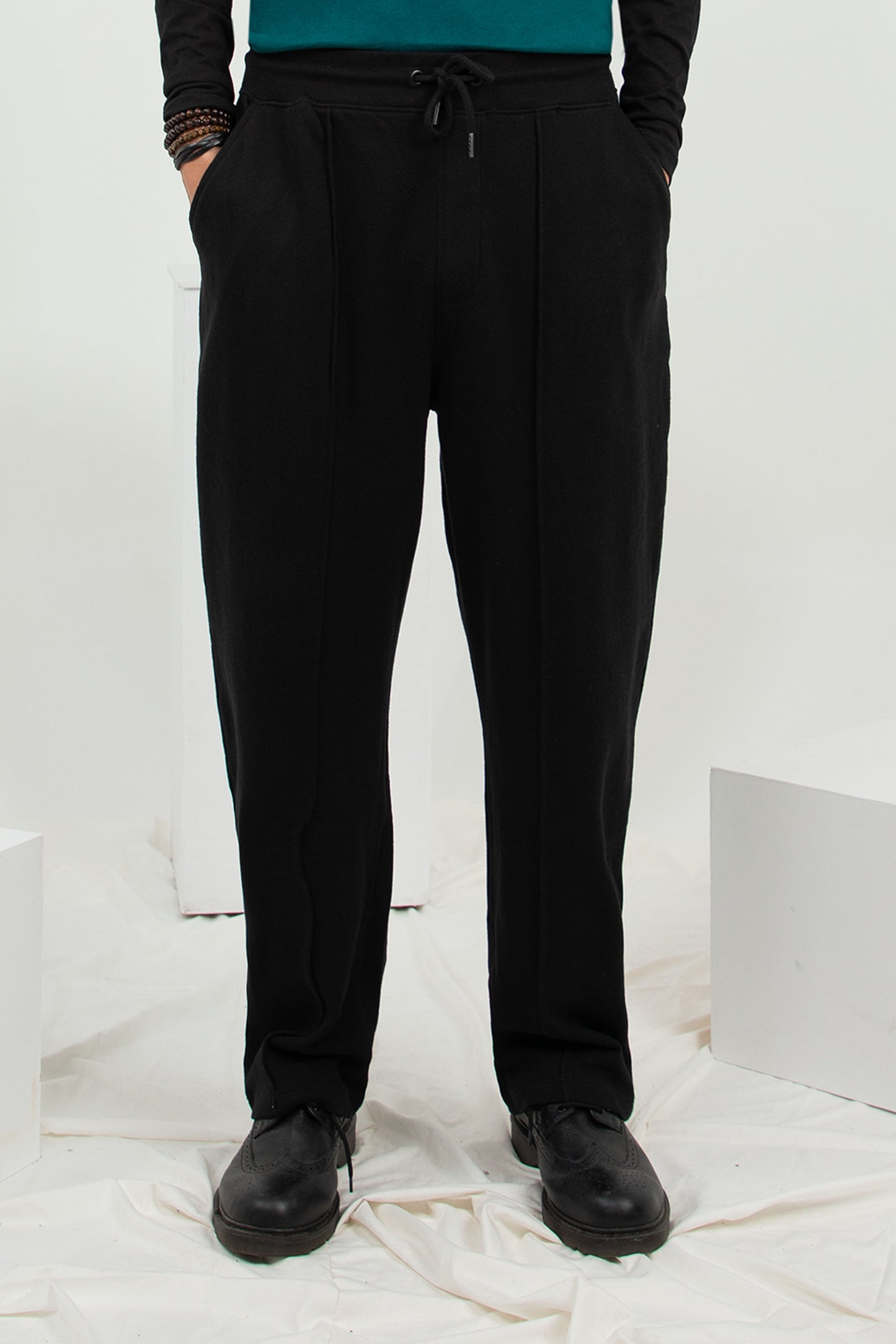Pleated Trackpants Black – ONE