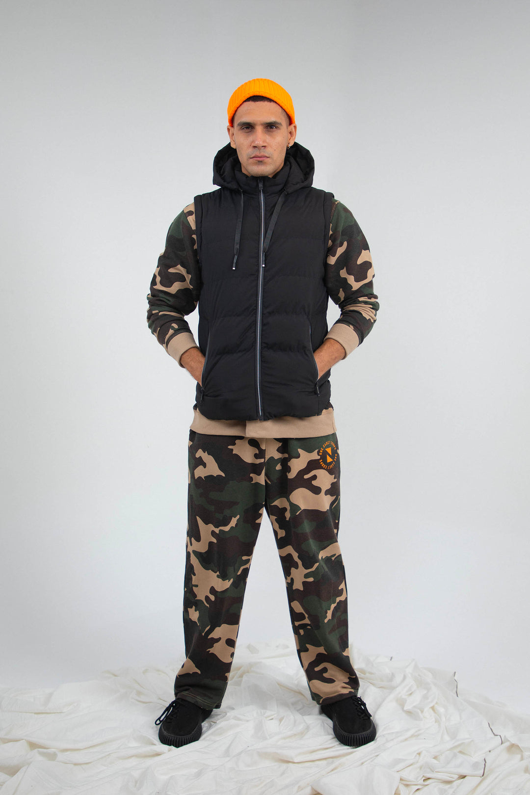 Sleeveless Puffer Black – ONE - Main Image