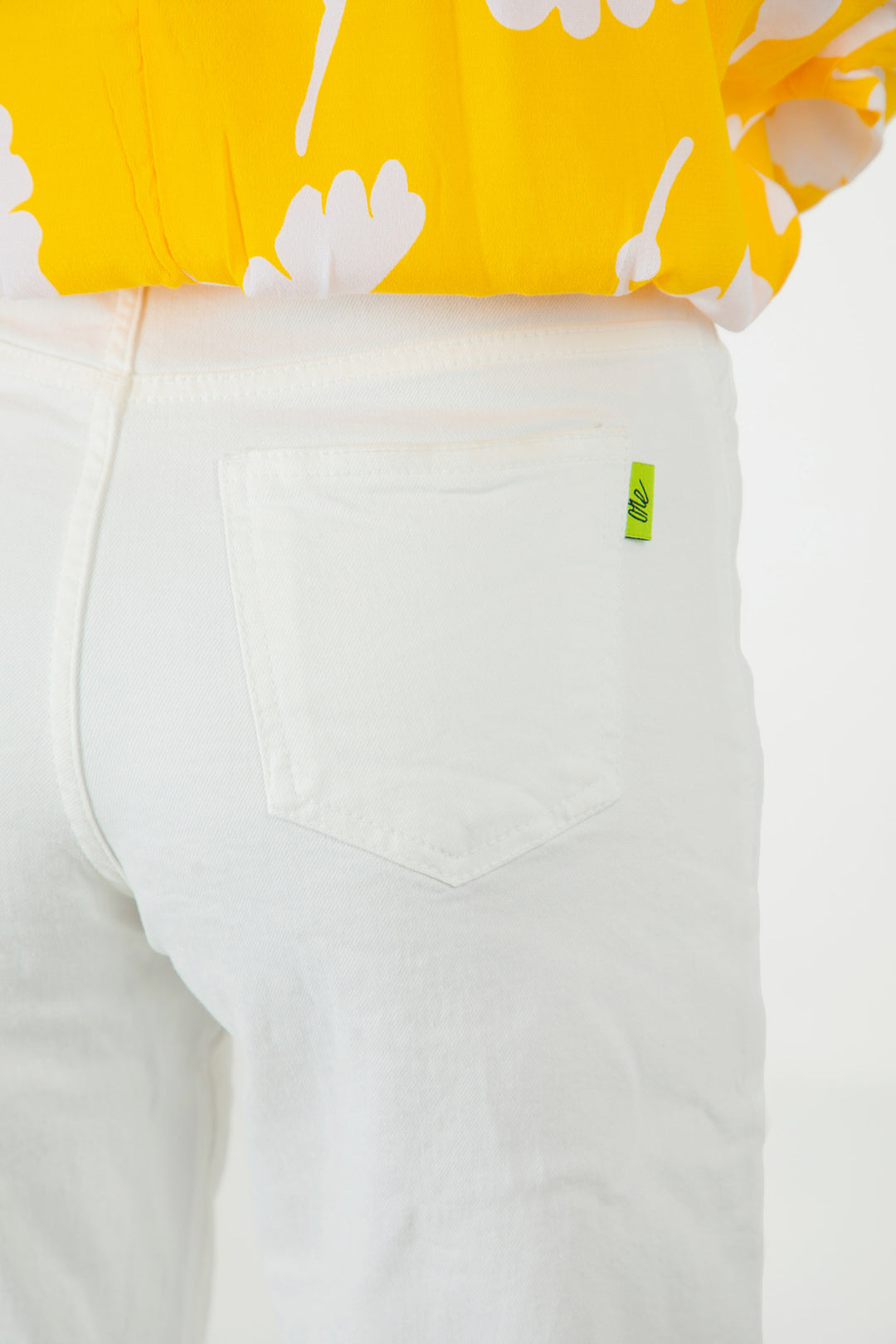 Basic Barrel Jeans