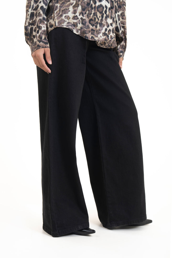 Pleated Wide Leg Jeans