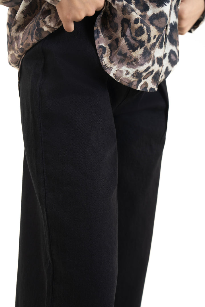 Pleated Wide Leg Jeans