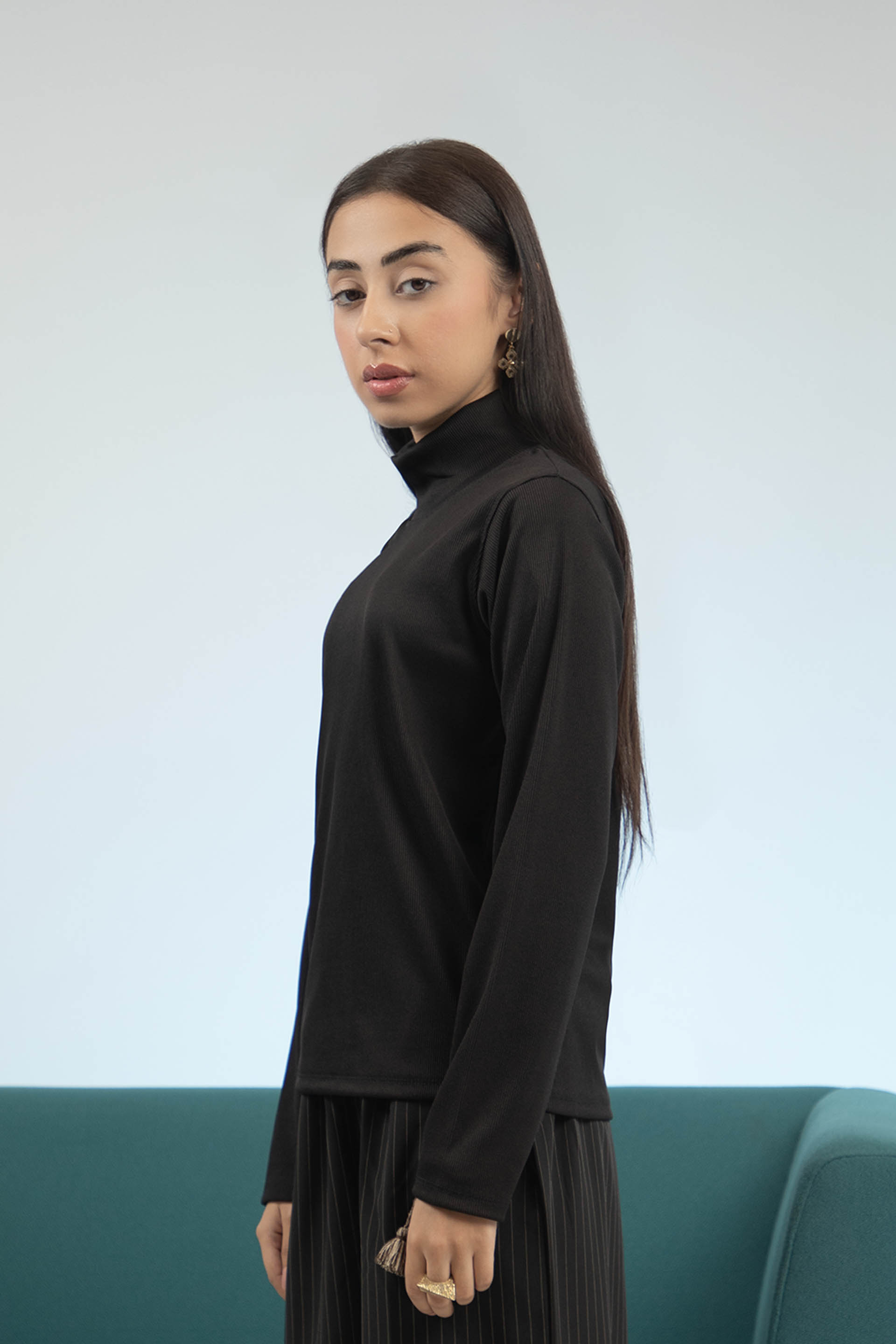 Rib High Neck Black – ONE